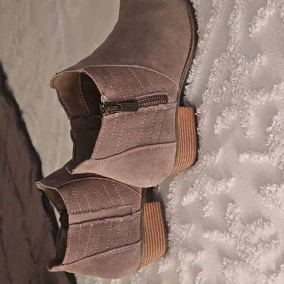 Skechers Women's Suede Ankle Booties - Taupe - Picture 2 of 6